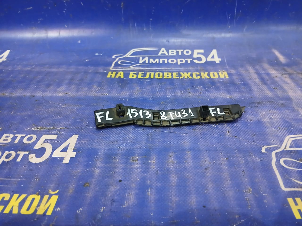 Крепление бампера переднее левое NISSAN PRESAGE 2003-2006