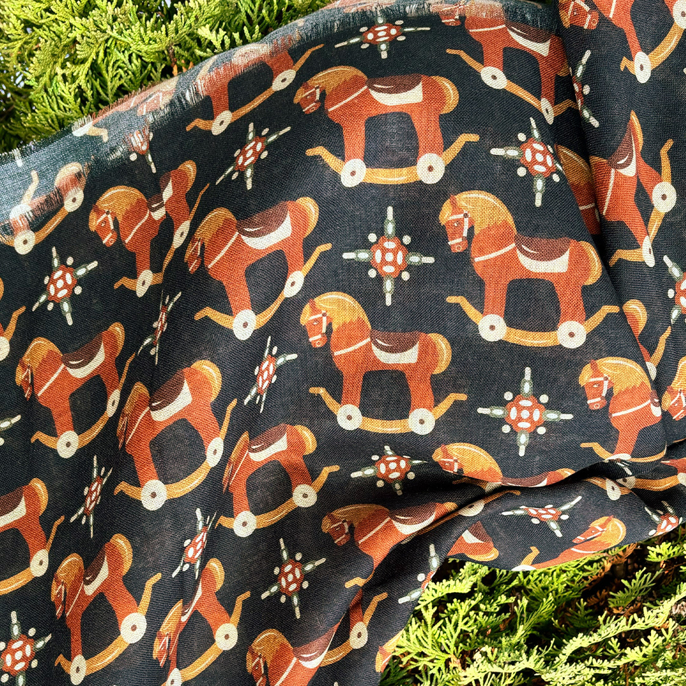 Шаль 120*120см, ЛОШАДКИ на чёрном