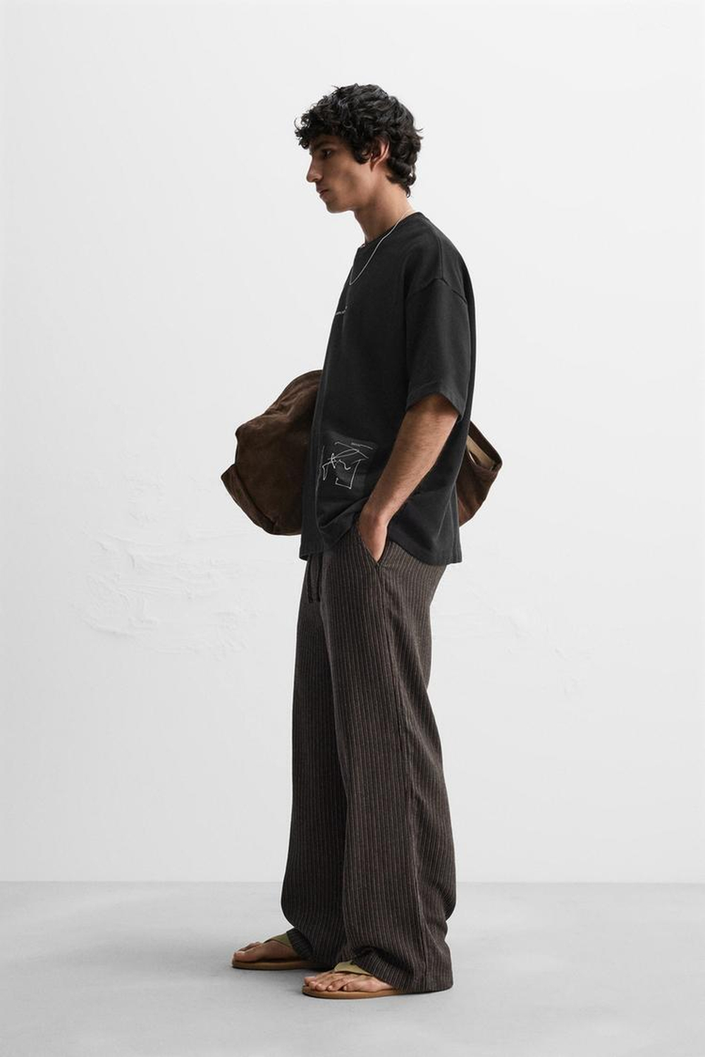 ZARA ТОЛСТОВКА С НАШИВКОЙ И ПРИНТОМ, ЧЕРНЫЙ