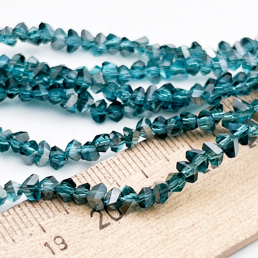 Бусина Треугольник, стекло, цвет морская волна+серебристый, размер около 3*4 мм, цена за нить 36 см