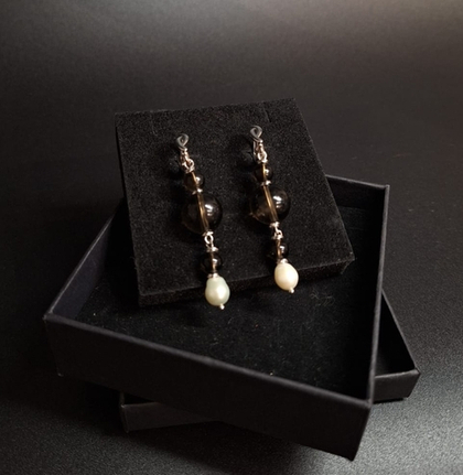 Серьги из раух-топаза и жемчуга