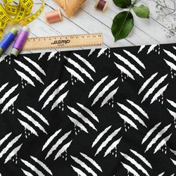 Ткань флис белые следы от когтей на чёрном фоне