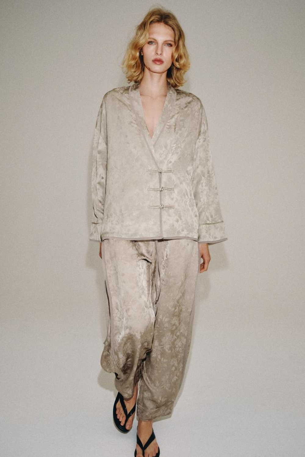 ZARA ЖАККАРДОВЫЕ БРЮКИ — ZW COLLECTION, КАМЕННО-СЕРЫЙ