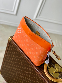 Louis Vuitton Pochette Voyage Souple