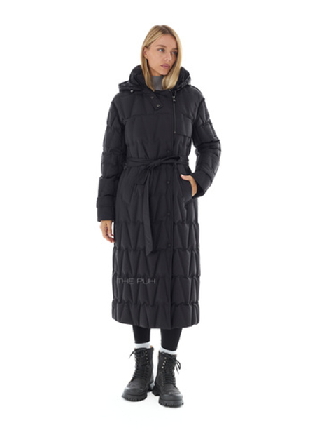 Длинный черный пуховик с поясом
