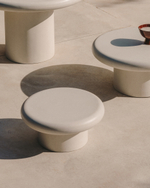 Журнальный столик Addaia из белого цемента Ø66