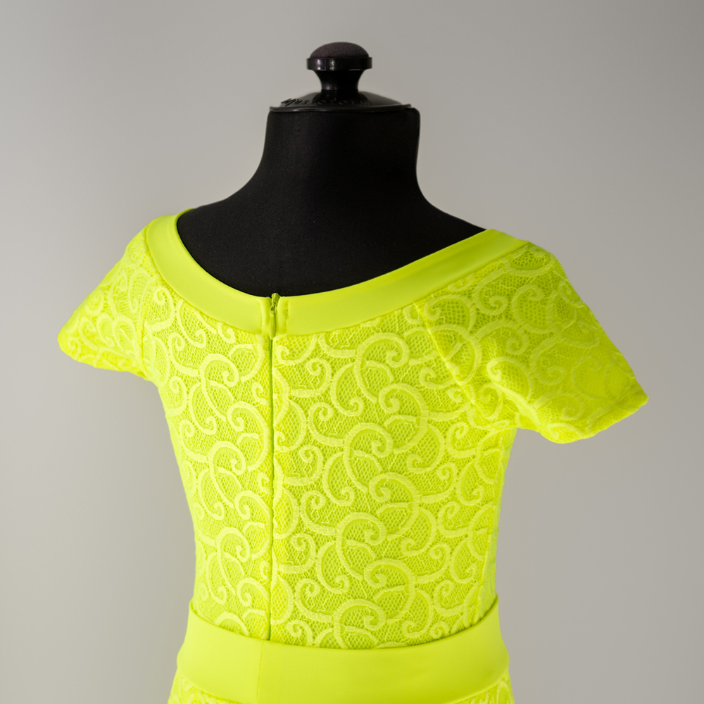 яркое платье для танцев