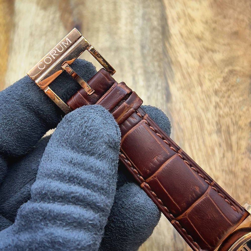 Часы Corum