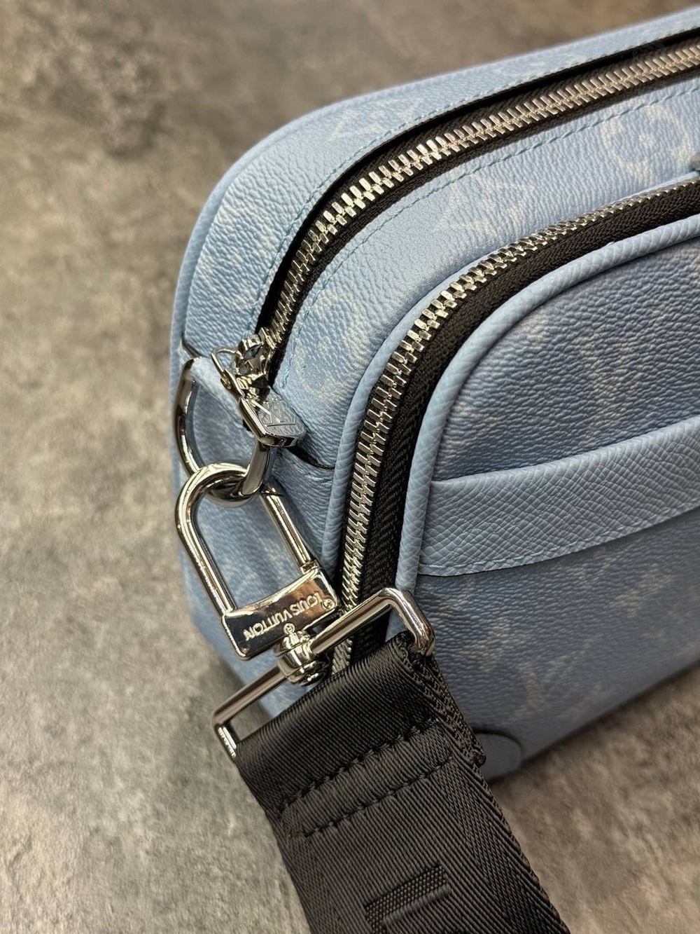 Сумка через плечо Louis Vuitton