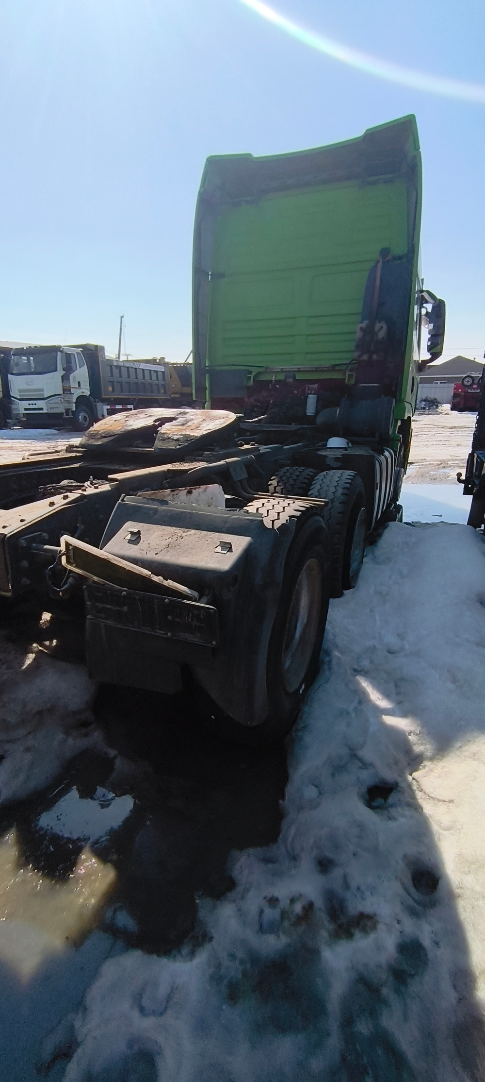 Shacman (Shaanxi) SX* 6x4 Седельный тягач SX42584W324C (Дизельный, 10,8 л, 441 л.с., МТ)