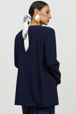 Жакет двубортный без воротника