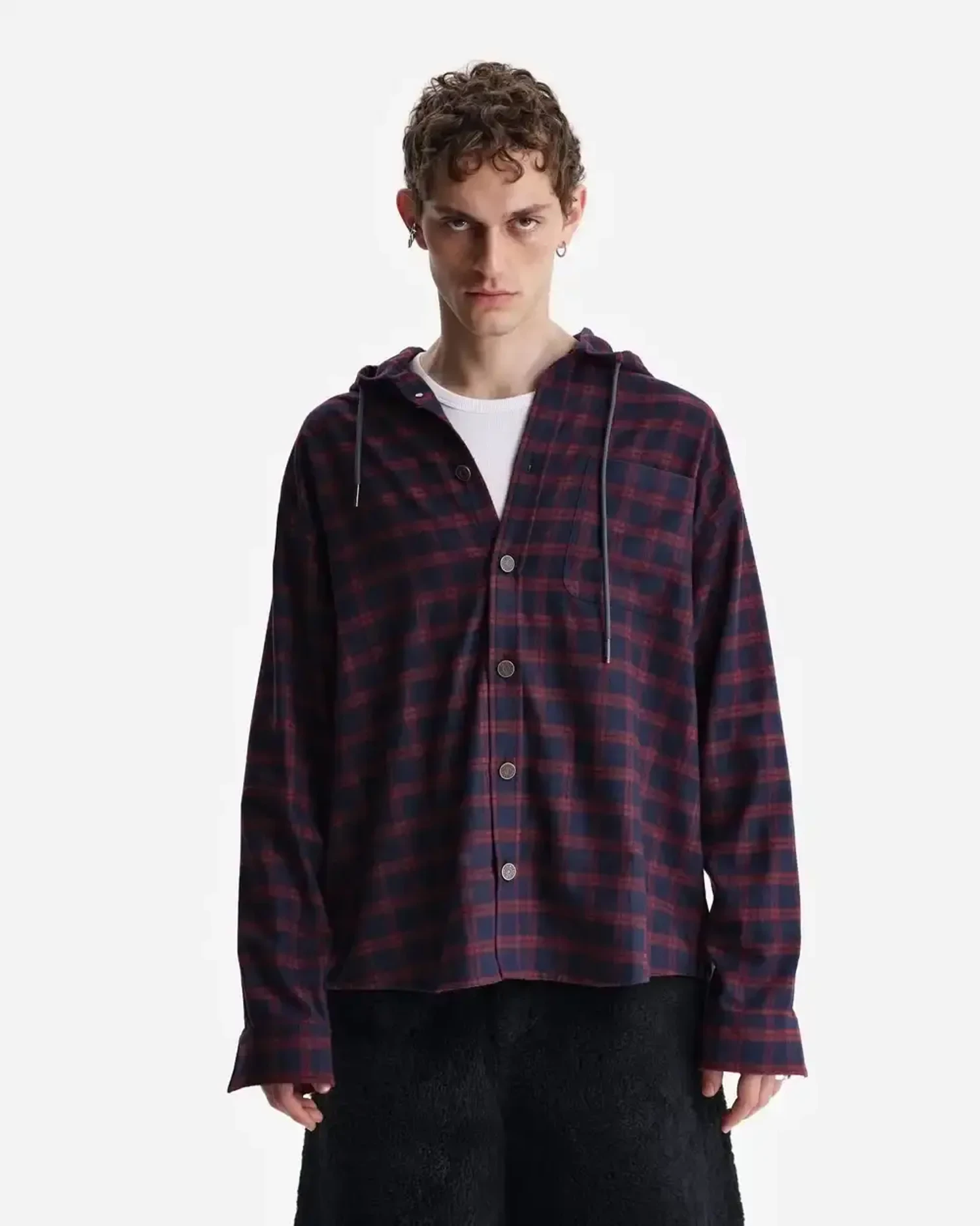 Рубашка из фланели с капюшоном в красно-синюю клетку
