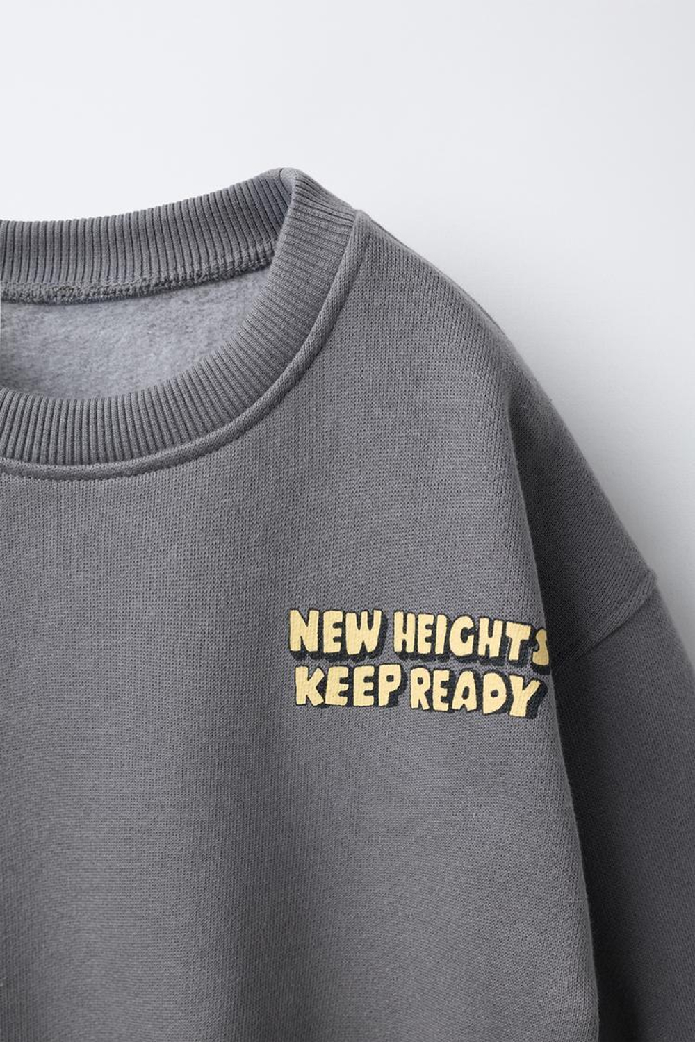 ZARA КОМПЛЕКТ ИЗ ТОЛСТОВКИ И БРЮК-ДЖОГГЕРОВ С НАДПИСЬЮ, АНТРАЦИТОВО-СЕРЫЙ