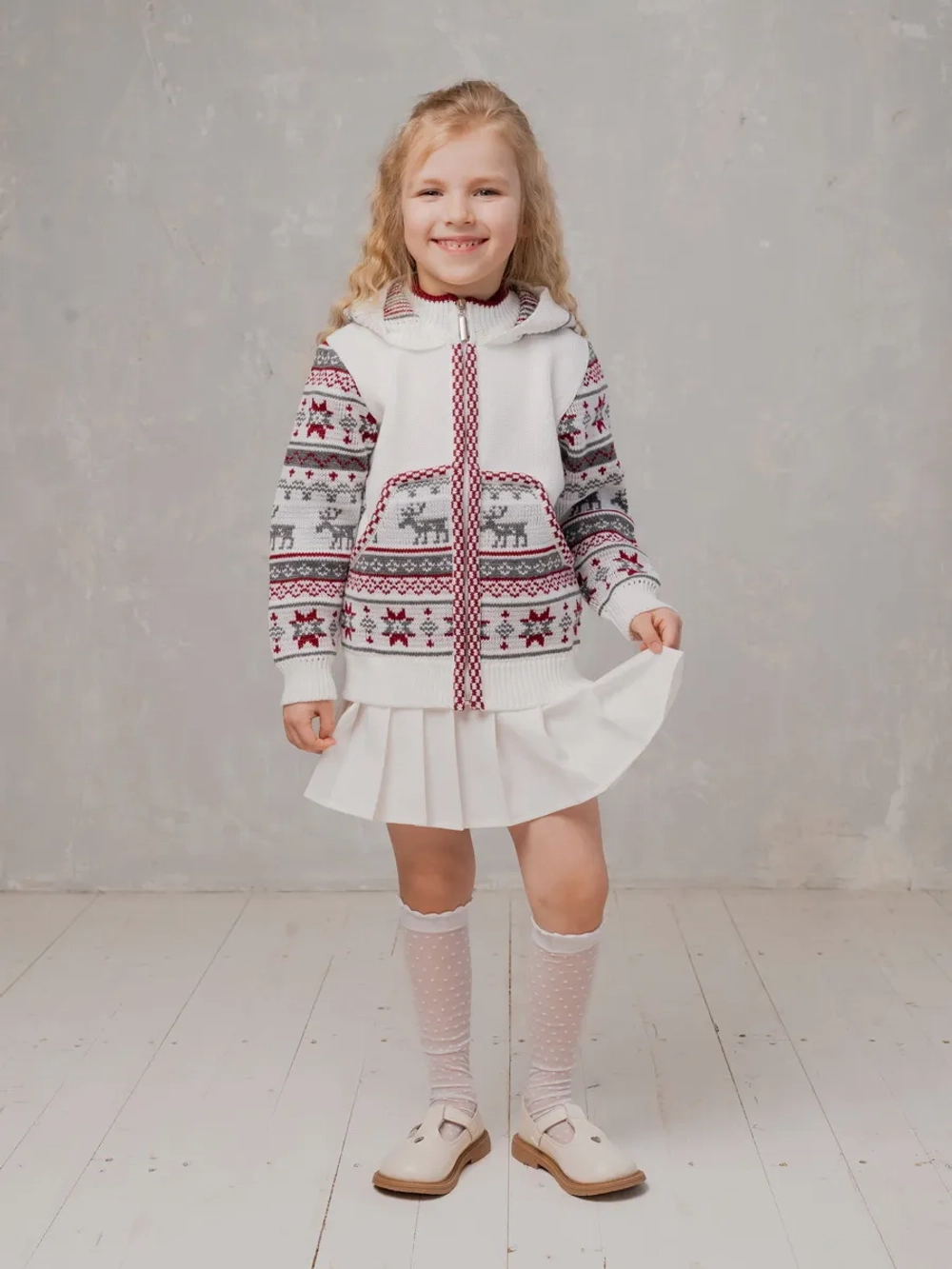 Кофта вязаная на молнии с капюшоном