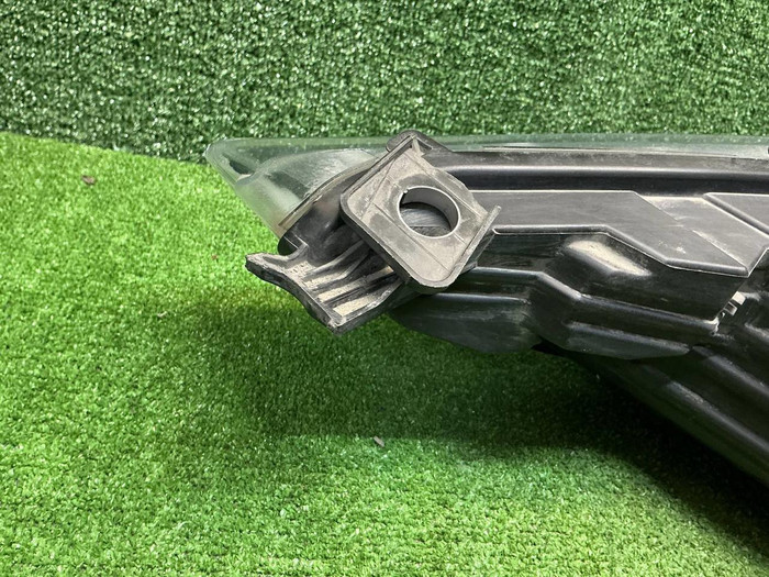 Фара правая Maserati Levante (2020-2024) LED