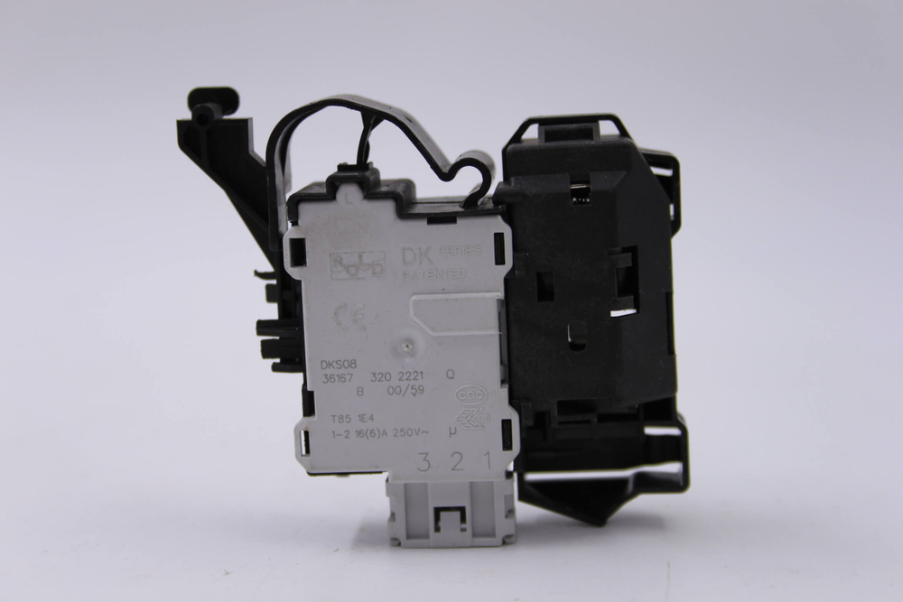 Устройство блокировки люка стиральной машины Whirlpool W11114342 160033664