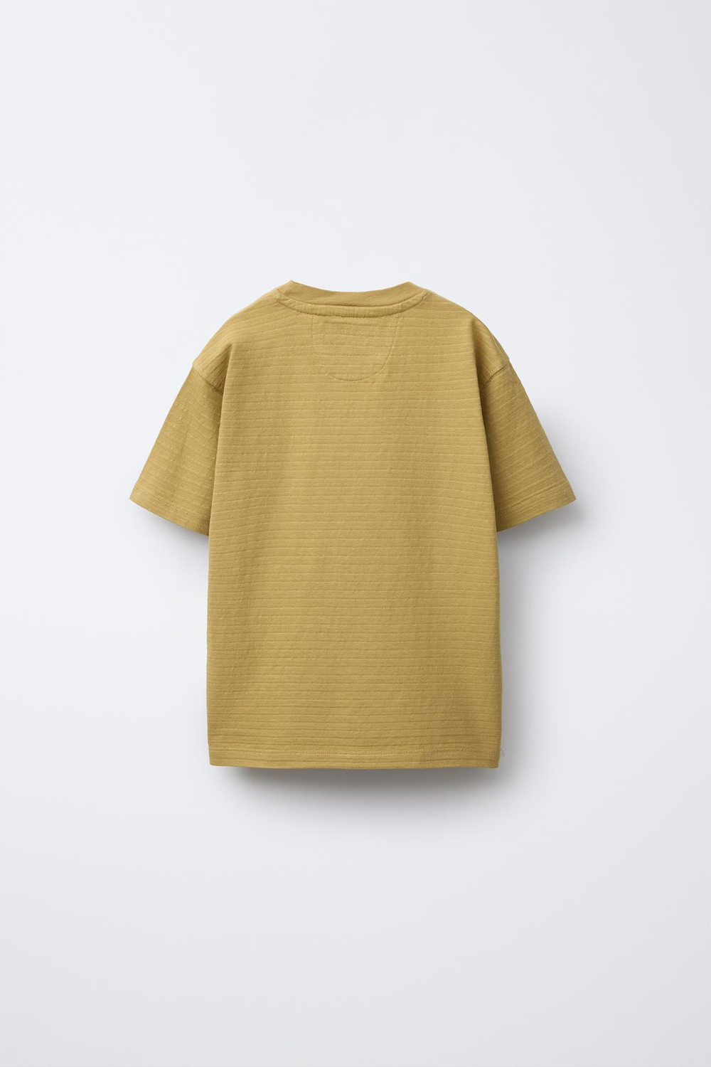 ZARA ФУТБОЛКА ИЗ РЕЛЬЕФНОЙ ТКАНИ С ВЫШИТОЙ НАДПИСЬЮ, ЦВЕТ ОЛИВКОВОГО МАСЛА