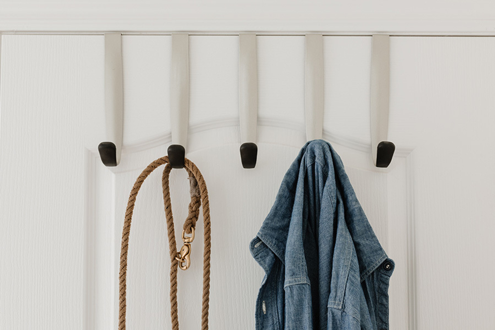 Вешалка надверная Schnook 5 крючков черная-никель