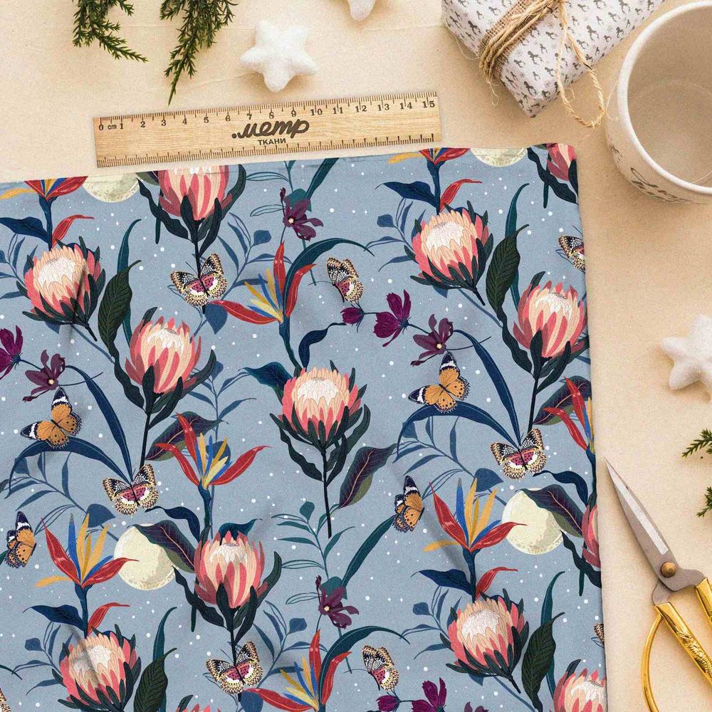 Ткань флис бабочки на бутонах