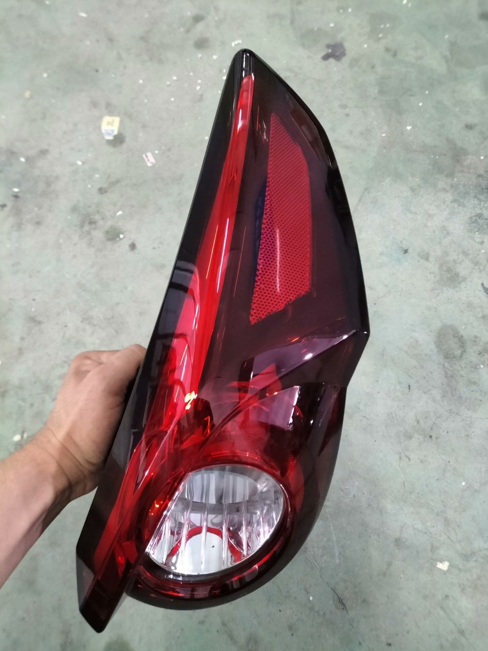 Правый LED задний фонарь Mazda CX-8 оригинал
