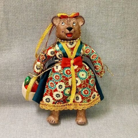 Ёлочная игрушка Медведица "Маша" с корзинкой