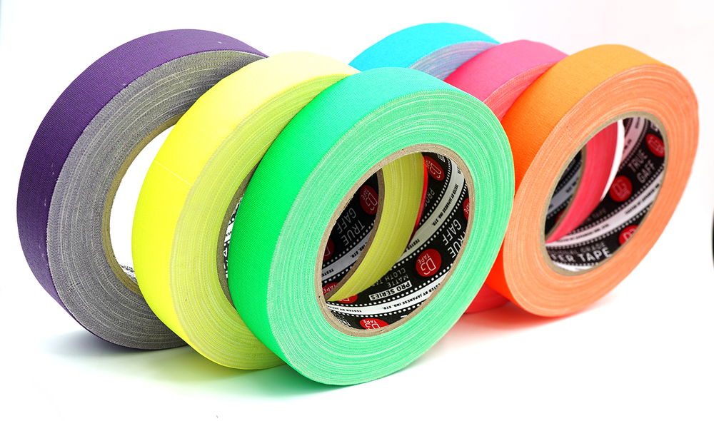 Профессиональный тейп 120mesh @trueGAFF 25мм/25м - Ярко Голубой (Светится в ультрафиолете) на тканевой основе  для киносъемок и сцен тип Gaffer Pro tape