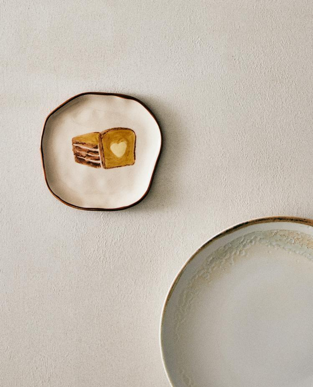 ZARA HOME ТАРЕЛКА С ПРИНТОМ, КОРИЧНЕВЫЙ/БЕЛЫЙ