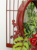 Композиция настенная с цветами в металлической клетке