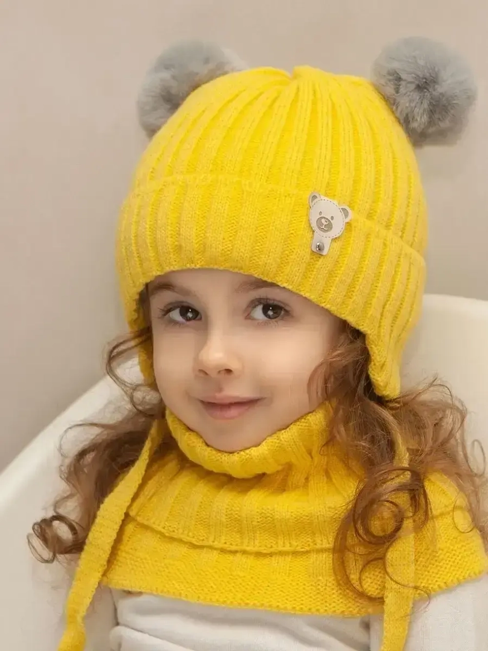 Шапка для девочки зимняя вязаная и снуд