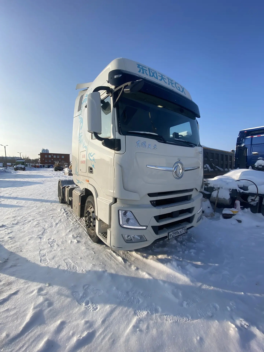 DongFeng DFH 4x2 Седельный тягач DFH4180C2 (Дизельный, 13,5 л, 528 л.с., АТ)