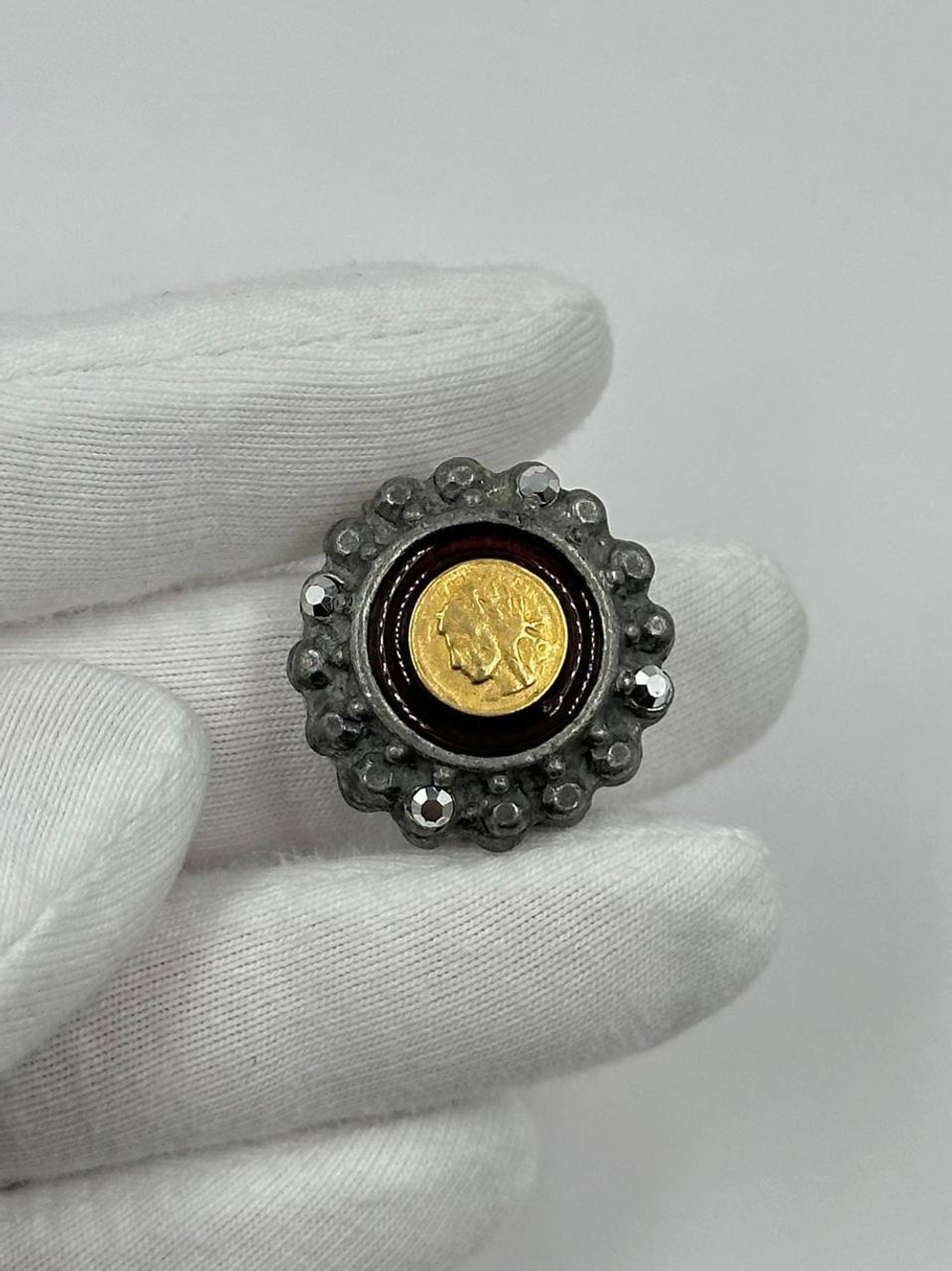 Накладка на пуговицу в античном стиле