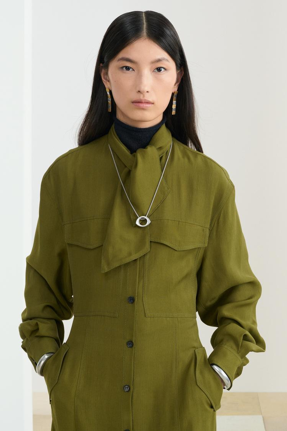 ZARA ПЛАТЬЕ МИДИ С ВЫСОКИМ ВОРОТНИКОМ, ХАКИ