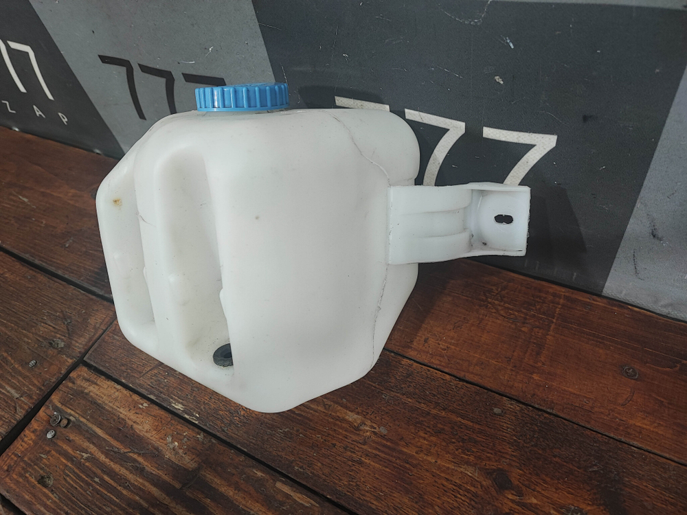 Бачок омывателя LADA Granta  Б/У Оригинал 21905208406