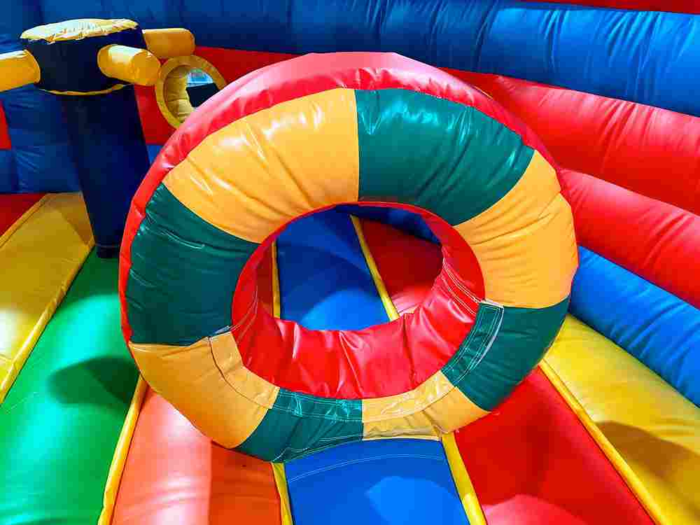 Надувной корабль «Весёлый Роджер с крышей», 10х6,3х6