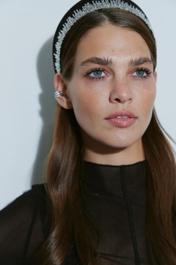 Кокошник из серебристого стекляруса