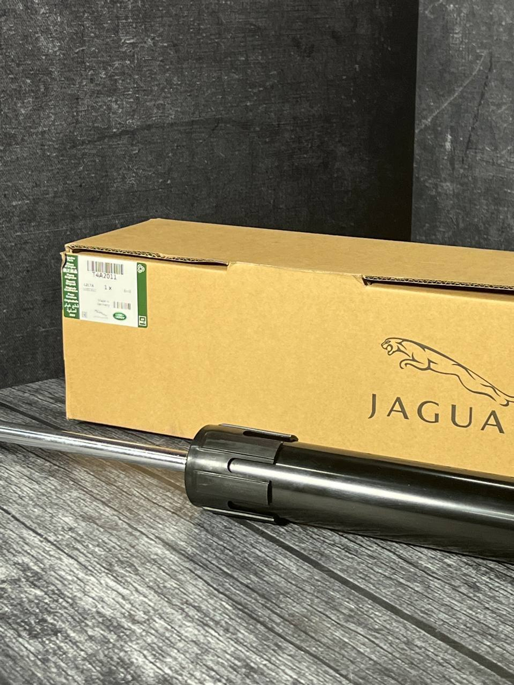 Амортизатор левый задний Jaguar F-pace T4A2011