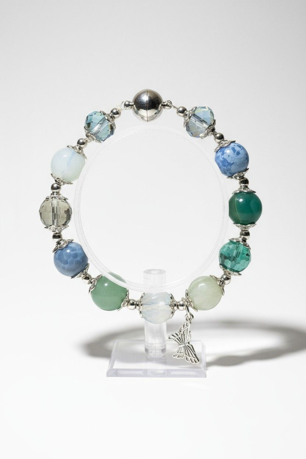 Браслет из бусин с магнитной застежкой