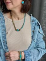 Браслет из различных фактурных цепей, матового стекла и кварца. Оттенок бронза и золото антик. Регулировка длины.