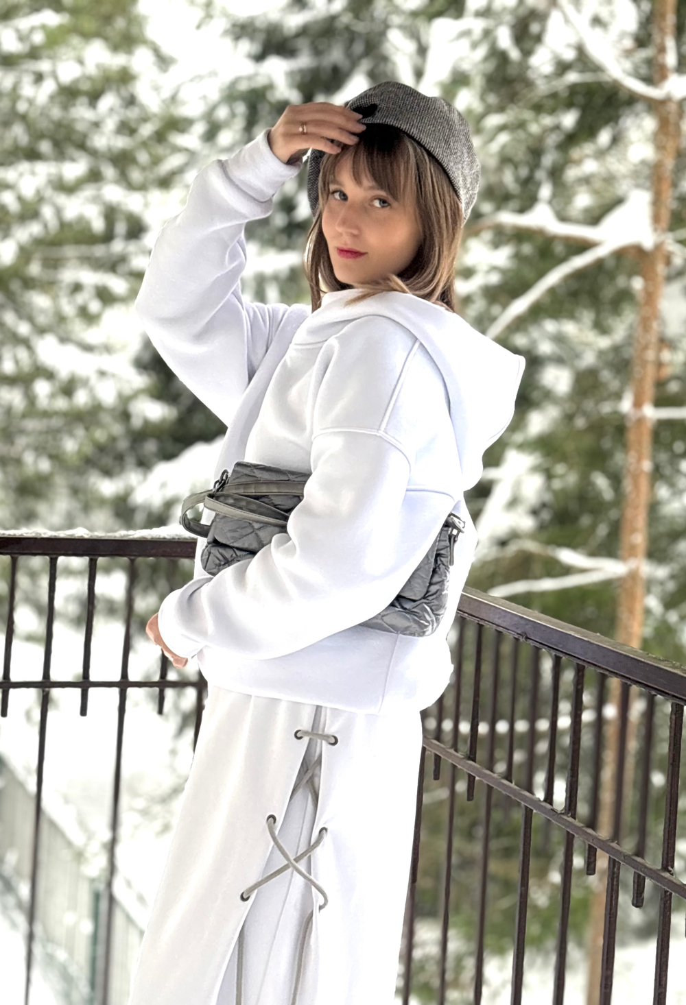 Палаццо со шнуровкой /петля /белые