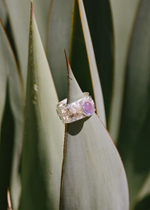 Кольцо «Мозаик» с овальным аметистом кабошон и сердечком белый циркон