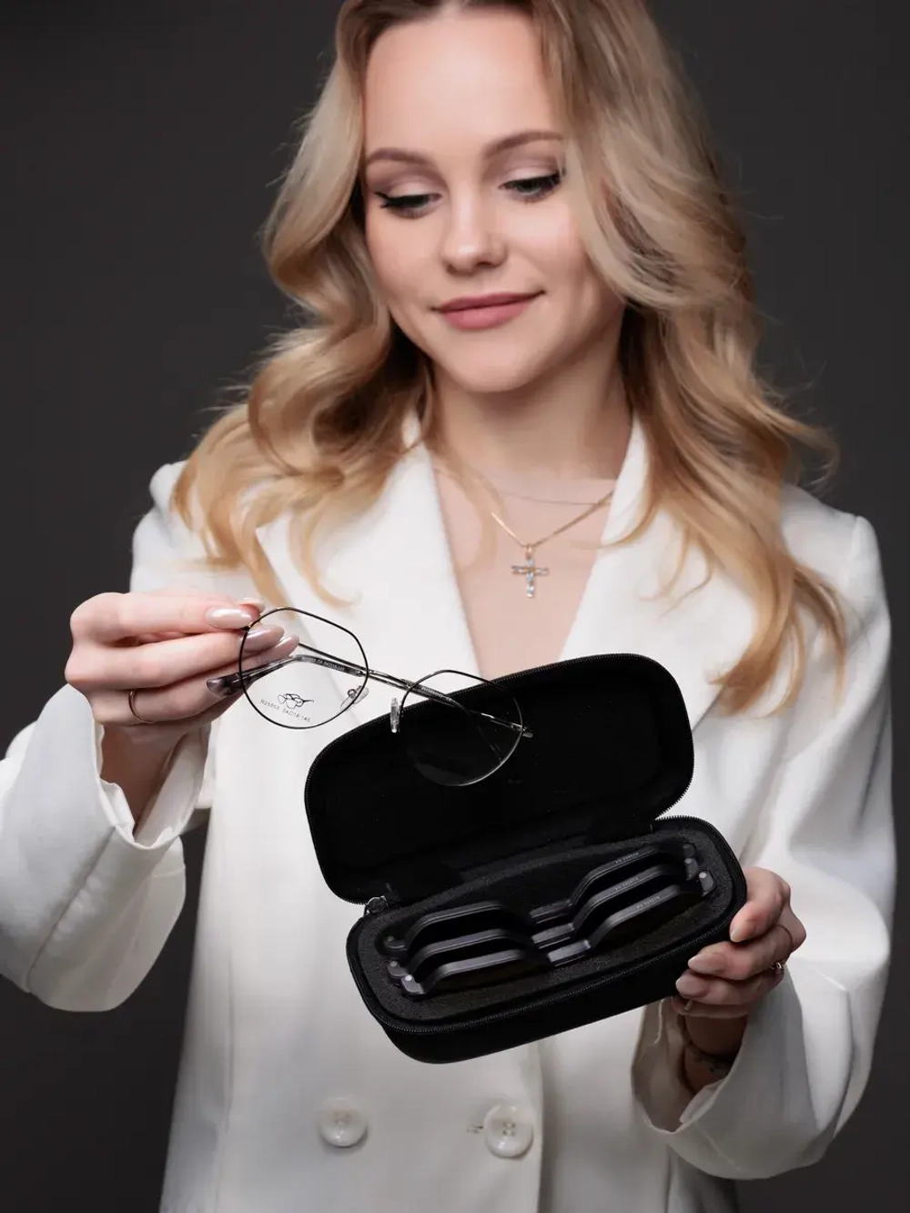 Солнцезащитные очки с футляром и накладками 4в1