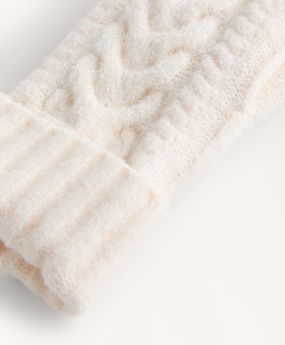 Oysho Варежки с аранским узором, экрю