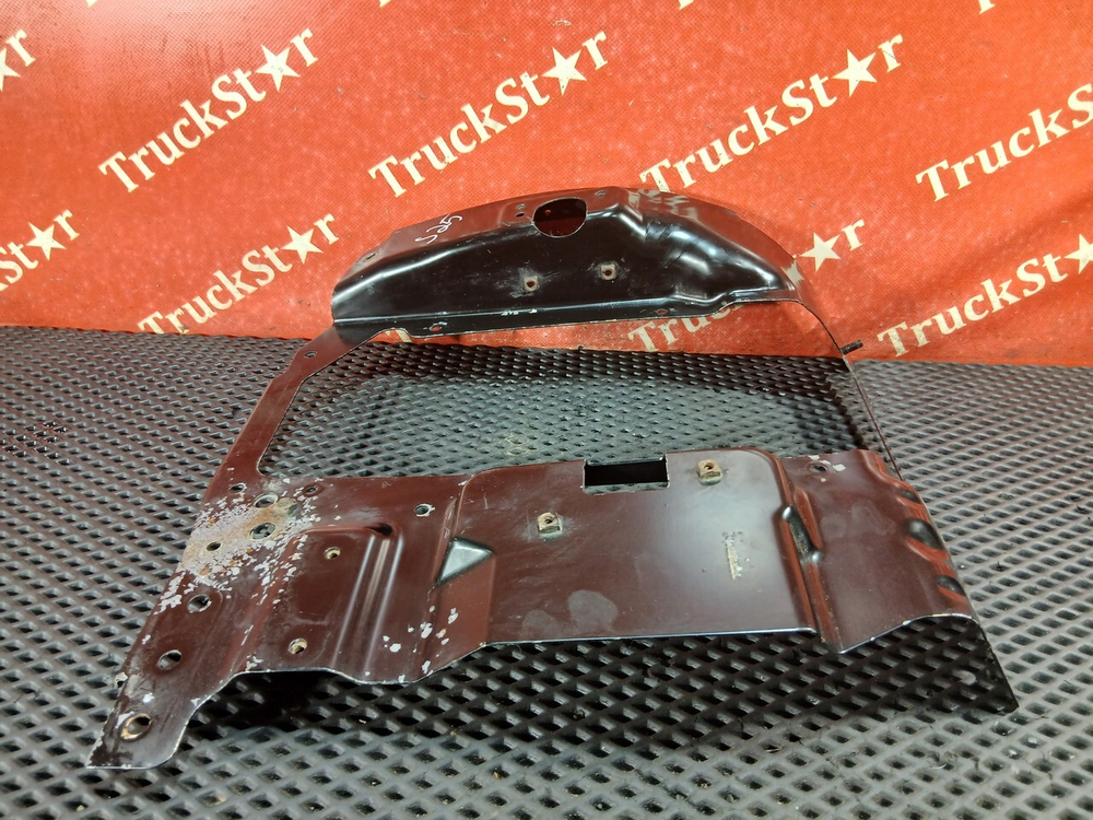 Кронштейн фары левой