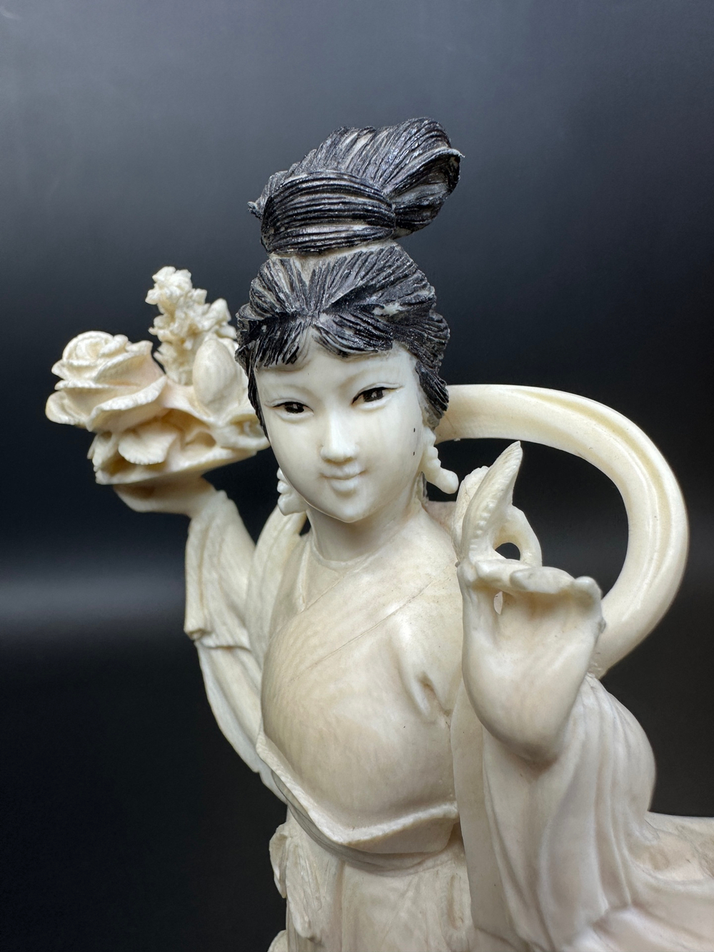 Окимоно — Небесная Красавица с букетом цветов