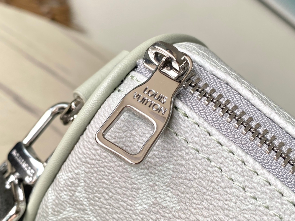 Louis Vuitton Keepall 25