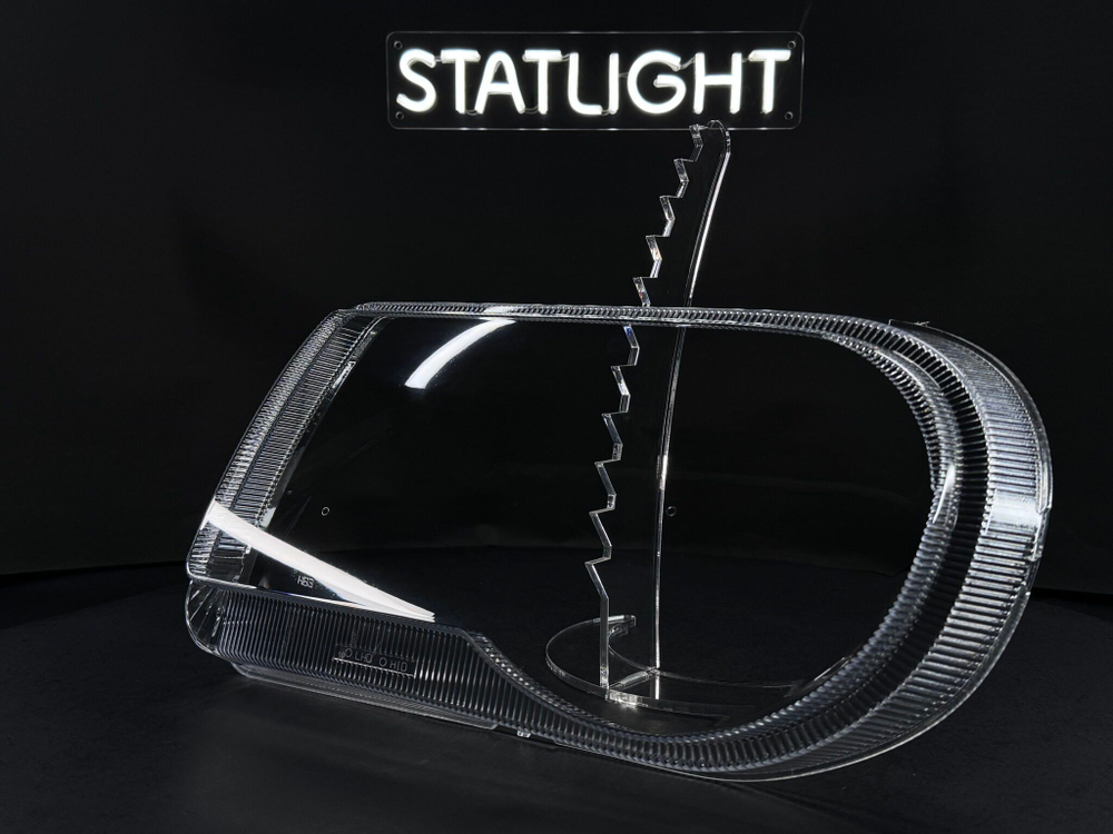 Левое стекло фары Chrysler 300C 1 2007-2011