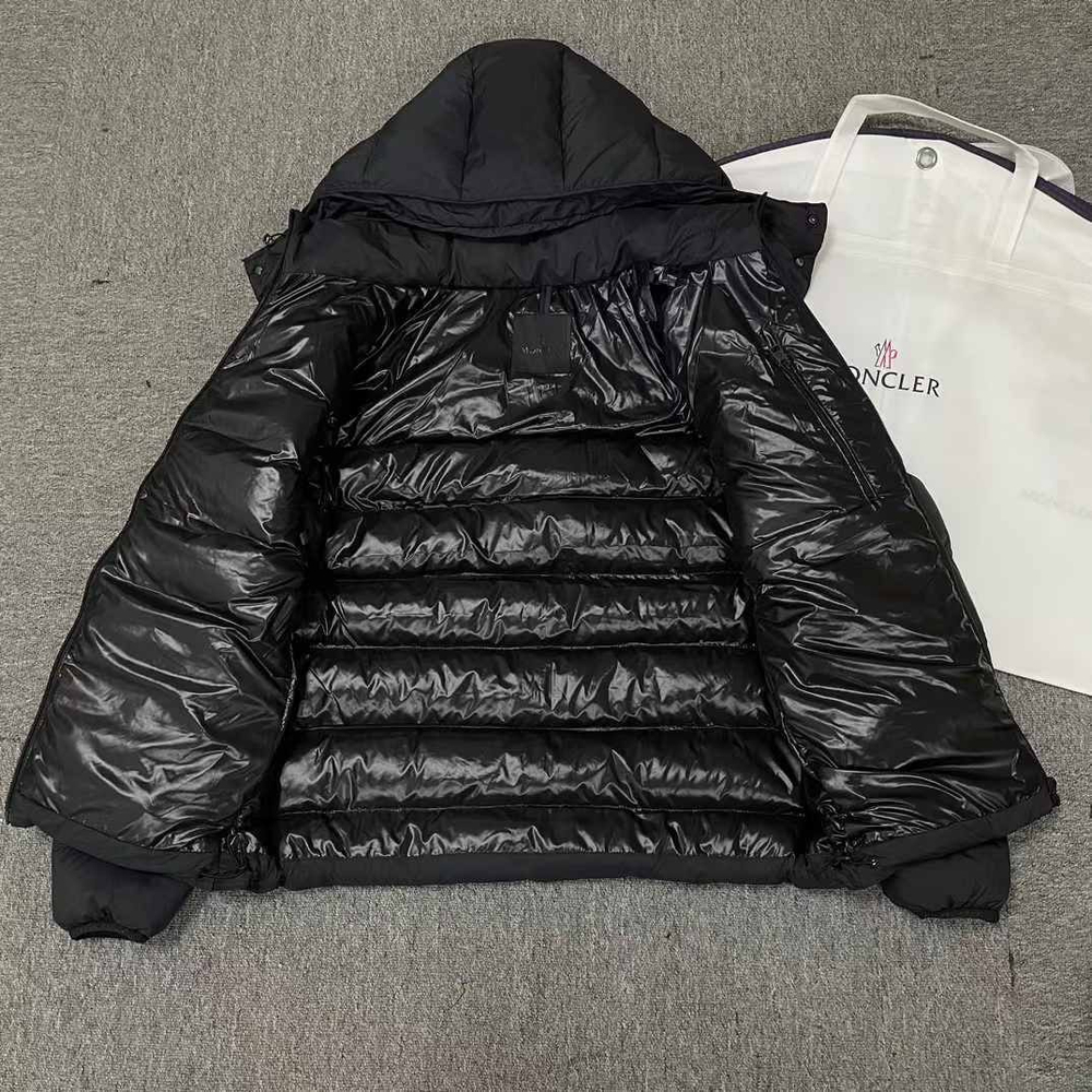 Пуховик Moncler