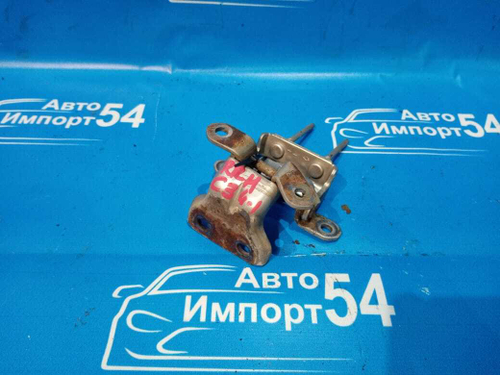 Петля двери задней правой NISSAN LAUREL 1994