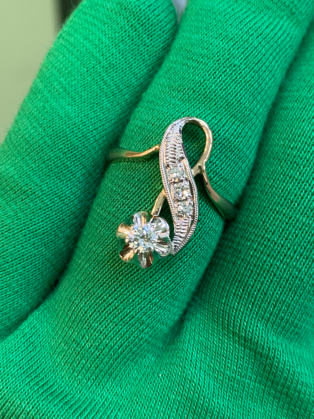 Золотое кольцо СССР с бриллиантами