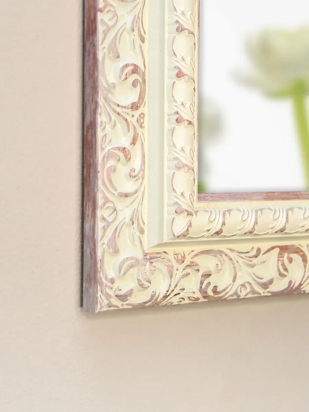 Зеркало настенное 67*57 см